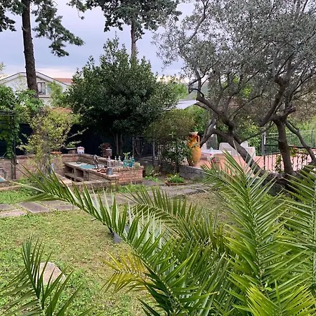וילה Di Campagna ואסטו